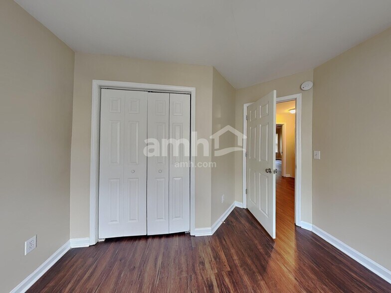 Building Photo - 612 Hanska Way