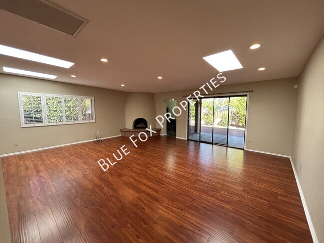 Building Photo - 6601 E Vía Cedri