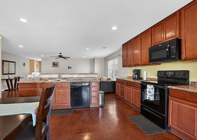 Building Photo - Comfy 4-Bed Midland Home with all appliances, backyard, attached garage, 6 min to grocery store