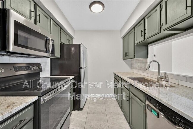 Building Photo - 3600 S Pierce St