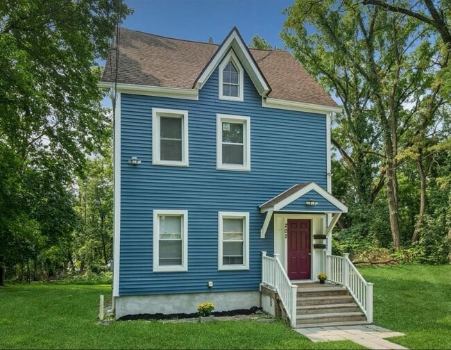 Primary Photo - 202 N Clinton St