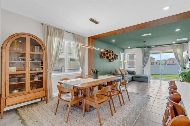 Building Photo - 2019 Sunshine Peak Dr