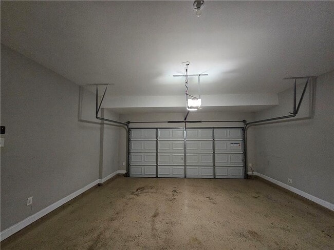 Building Photo - 3750 Thackary Dr