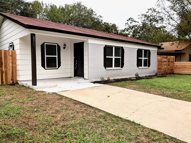 Building Photo - 6211 Palm Cir