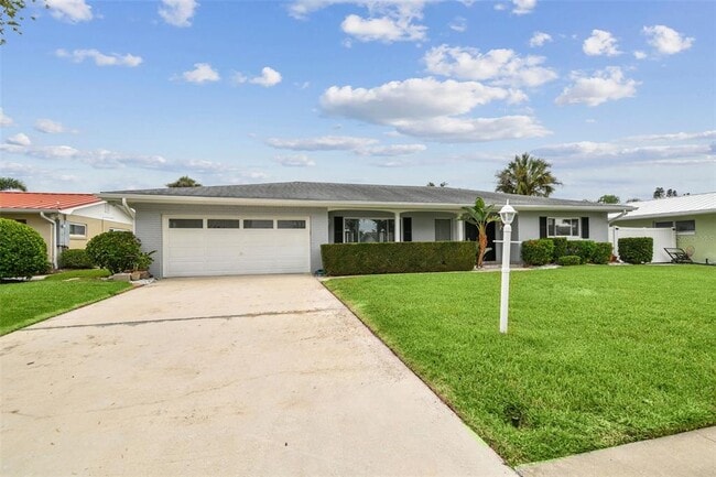 Building Photo - 3938 Versailles Dr