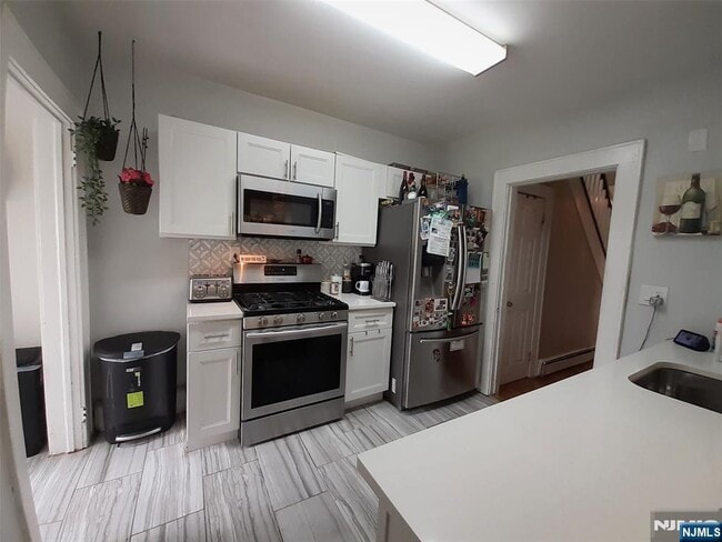 Building Photo - 98 Willard St