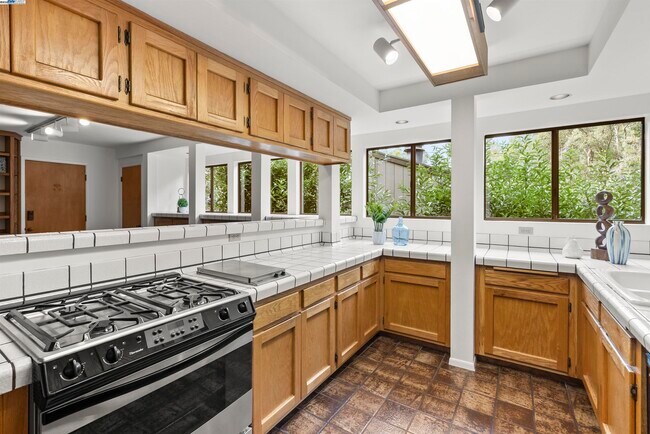 Building Photo - 6425 Zinn Dr
