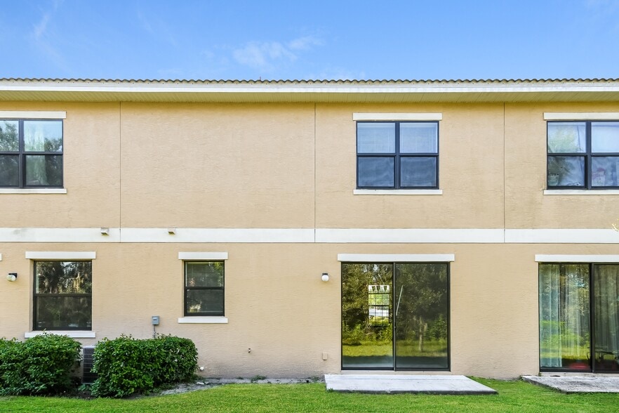 Building Photo - 1462 Pacific Rd