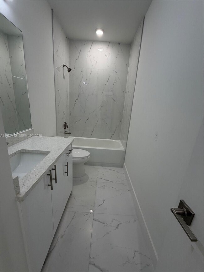 Building Photo - 721 Ivan Ave S