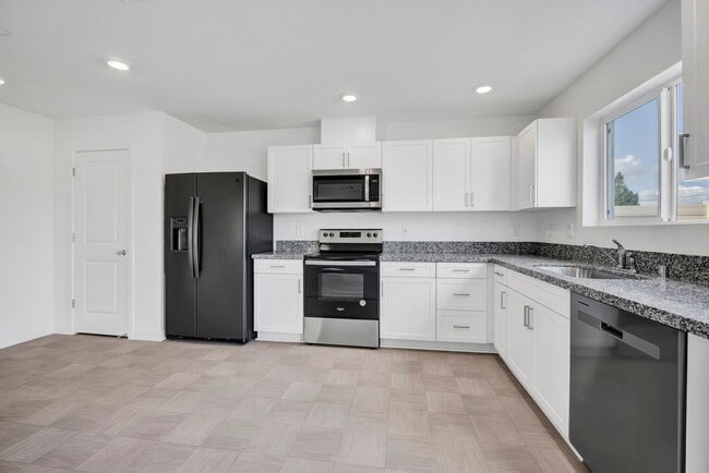 Building Photo - 7725 Forestdale Wy