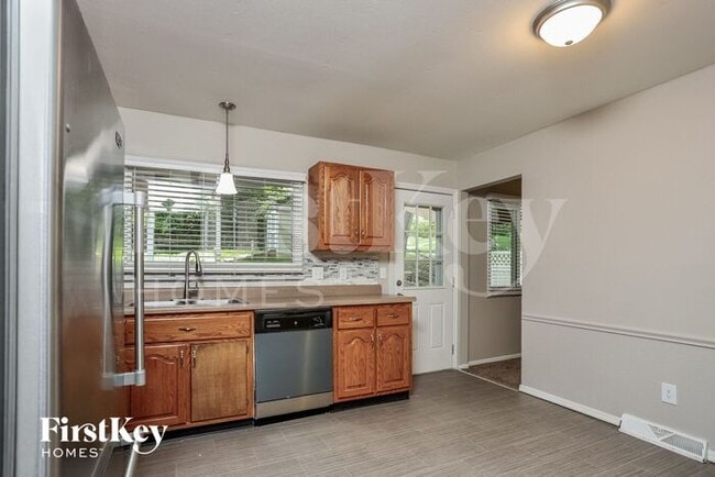 Building Photo - 11266 Briarstone Dr