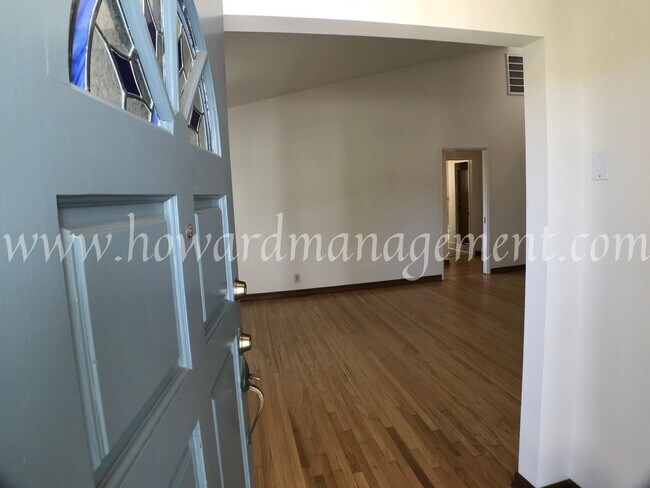 Building Photo - Two story home with newer central A/C in the Mar Vista Hills. Large kitchen, family room, and lar...