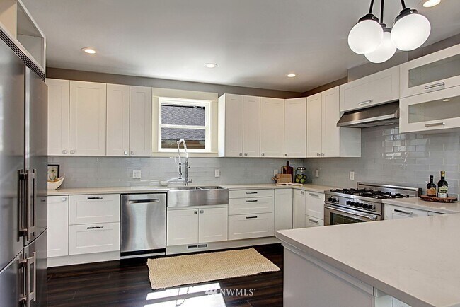 Building Photo - Spacious 5BR 3.5BA Home in Ravenna – Garage, Fenced Yard, A/C