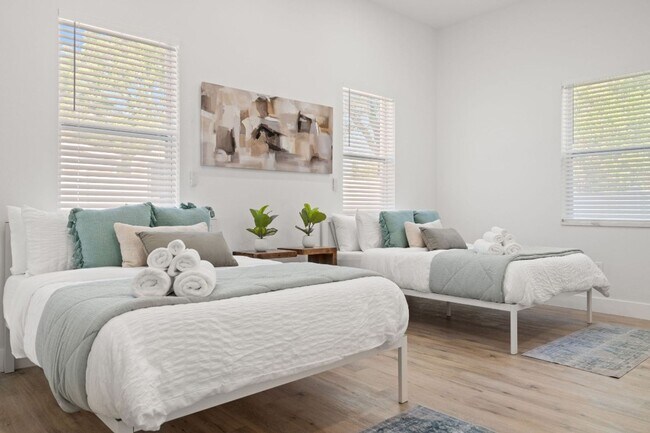 Building Photo - Gorgeous New Constriction House in Tampa