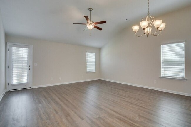 Building Photo - 313 Norwich Dr