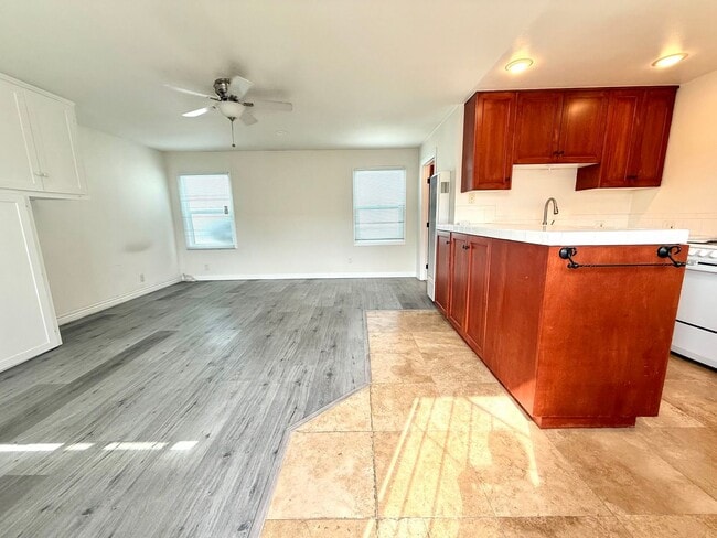 Building Photo - 3 units