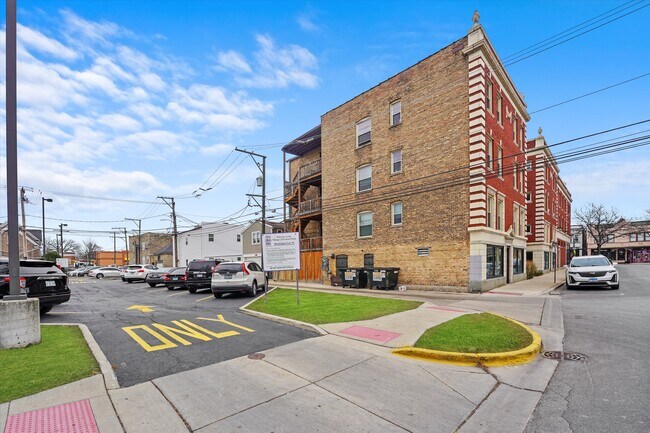 Building Photo - 7500 Madison St