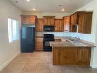 Building Photo - MILLCREEK SPRINGS TOWNHOME