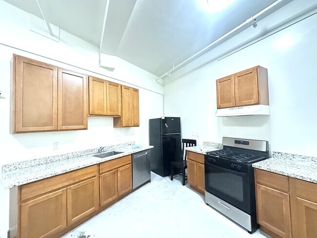 Building Photo - Chapman