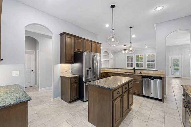 Building Photo - Stunning 4-bed, 4-bath Home in Auburn Lakes community!