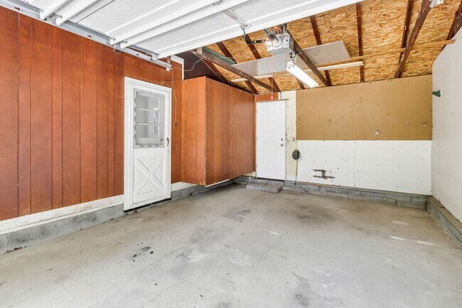 Building Photo - Charming 3-Bedroom Rental Home in Austintown