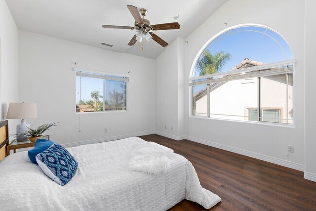 Building Photo - Spacious 5-Bedroom, 4 Bath Home with Ocean...