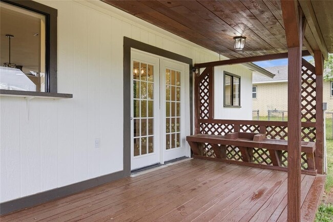 Building Photo - 1841 Twin Oaks