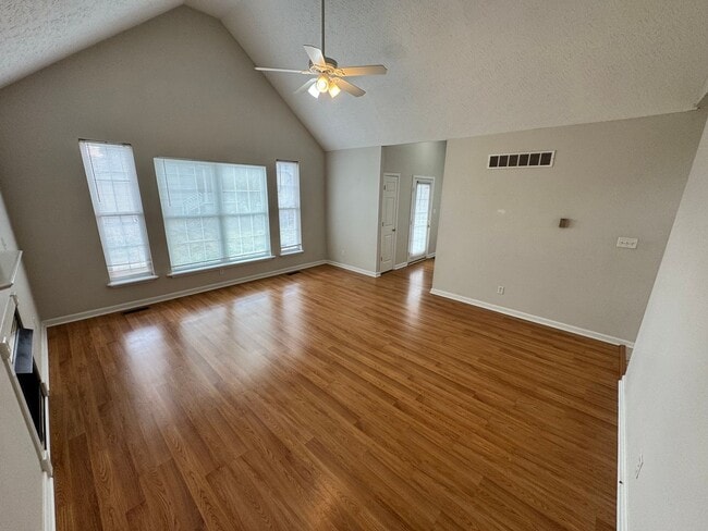 Building Photo - Comfortable 2-Bed, 2-Bath Home