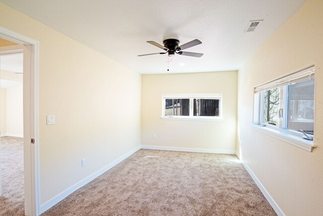 Building Photo - Fully Updated 2 Bed 1 Bath in Woodland Park!