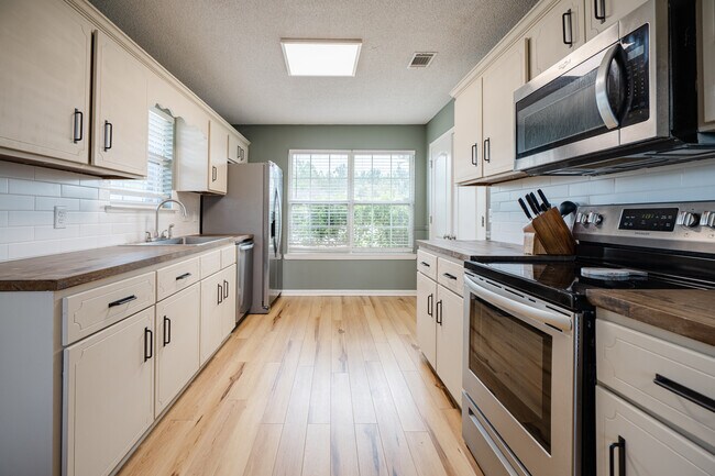 Building Photo - 2007 Ossabaw Dr