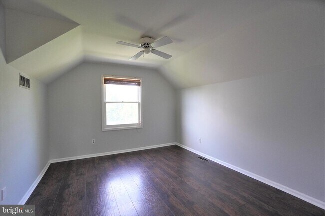 Building Photo - 104 Hidden Creek Dr