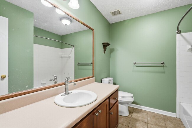 Building Photo - 121 Mill Ct