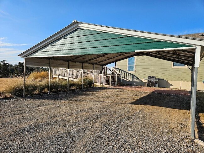 Building Photo - 555 Paint Creek Rd