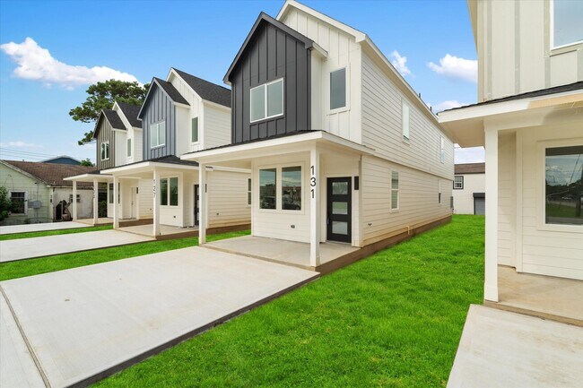 Building Photo - 131 S Virginia St