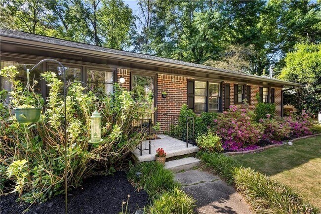 Building Photo - 2859 Concord Dr