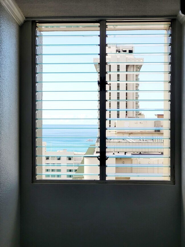 Building Photo - 2345 Ala Wai Blvd