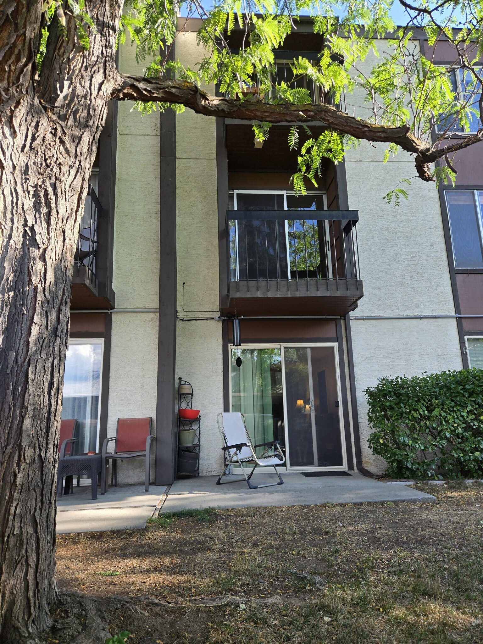Building Photo - 3146 Lakeside Dr