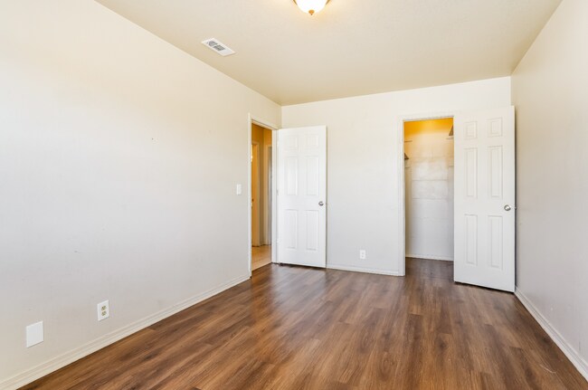 Building Photo - Charl Ann Apartments