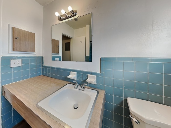 Building Photo - 1627 N Powers Dr