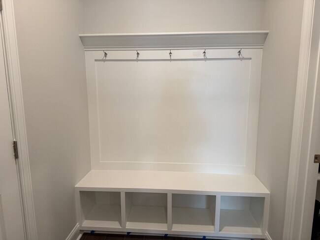 Building Photo - Brand New 5 Bedroom 3 Bathroom Single Fami...