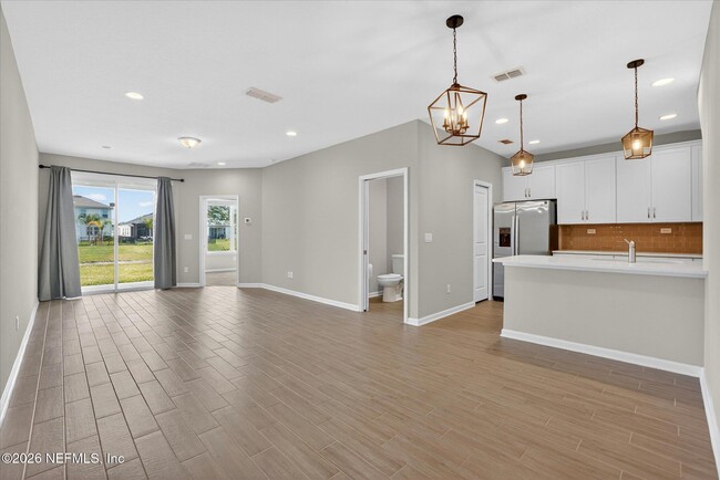 Building Photo - 698 Cherry Elm Dr