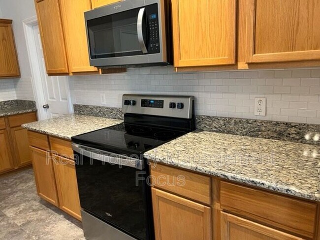 Building Photo - 1004 Trickham Dr