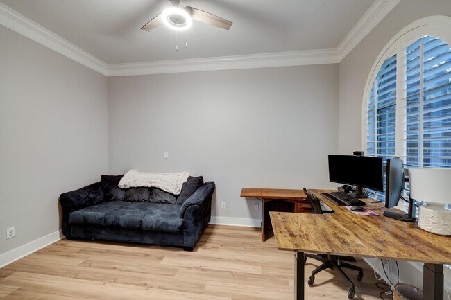 Building Photo - 11006 Desert Springs Cir