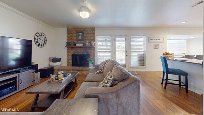 Building Photo - 453 El Camino Dr