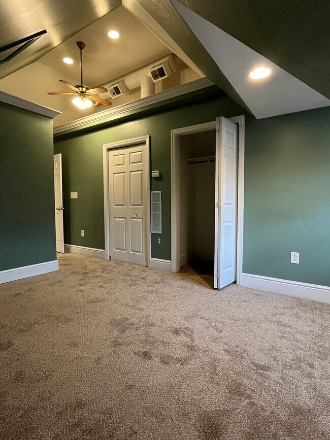 Building Photo - 418 Noble St