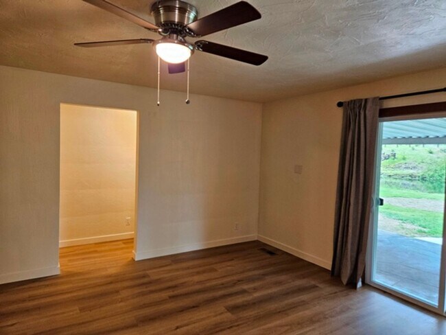 Building Photo - 3Bd/2Ba Single Story House - For Viewing!
