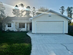 Building Photo - 3/2 with large fenced in yard!