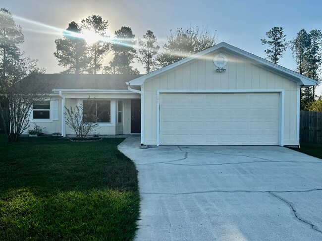 Primary Photo - 3/2 with large fenced in yard!