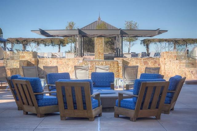 Building Photo - 2600 W 7th St