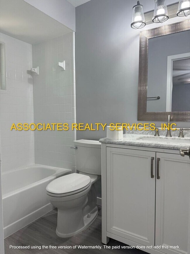 Building Photo - MUST SEE!!! 2BED/2BATH FULLY REMODELED UNIT IN GREENLEAF!!! FENCED BACK YARD!!!